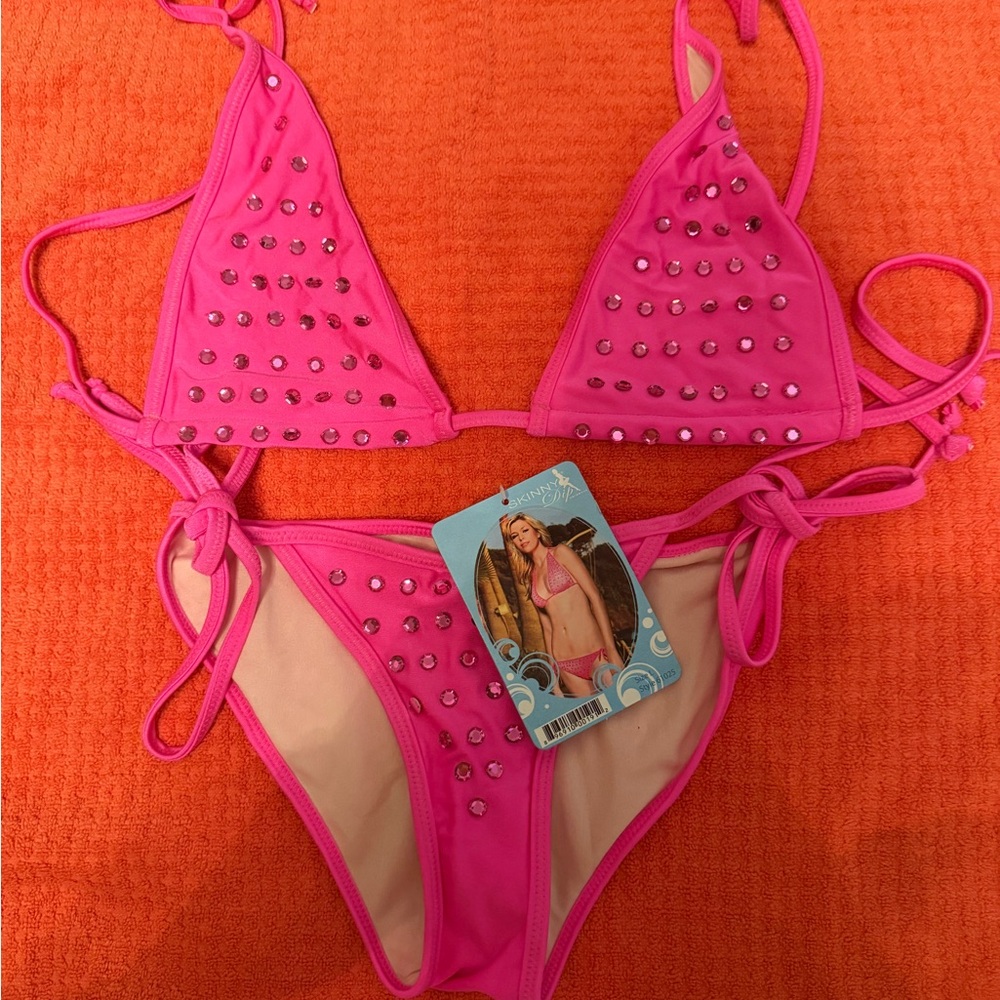 Chic Pink Bikini Set - Picture 2 of 5